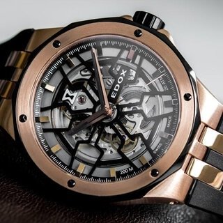 砂時計をモチーフにしたカットワークで魅せる「デルフィン メカノ オートマティック」｜EDOX