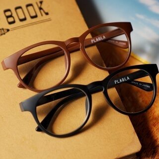 Approximately two 500ml used PET bottles become one eyeglass frame | PLAGLA