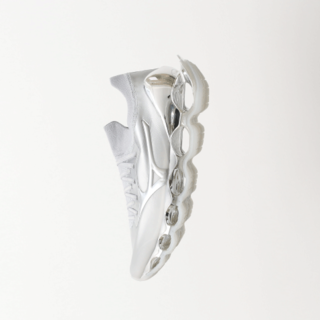 Hajime Sorayama-Designed Mizuno Flagship Model 'WAVE PROPHECY SORAYAMA' Released | Mizuno