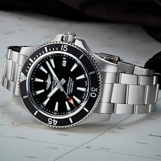 精悍な日本限定モデル「スーパーオーシャン オートマチック 42」｜BREITLING