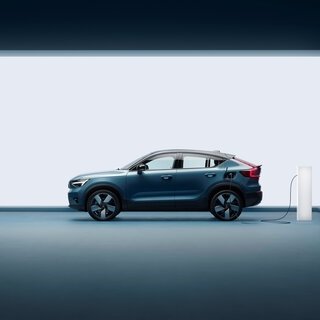 ボルボ、2030年までに完全なEVメーカーに  EV専用モデル「C40」もワールドプレミア｜VOLVO