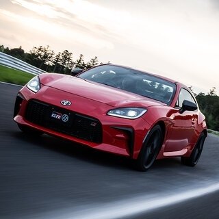 異なるテイストのスポーツカーに進化──新型トヨタ86 & スバルBRZ（プロトタイプ）に試乗｜TOYOTA