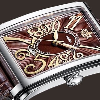 The tobacco-colored dial is a perfect match for the "Prominente Solotempo," reminiscent of Havana's golden age | Cuervo y Sobrinos