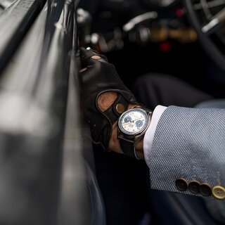 クラシックカーのカラーディテールに着想を得た、現代のオーセンティックモデル！｜CARL F. BUCHERER