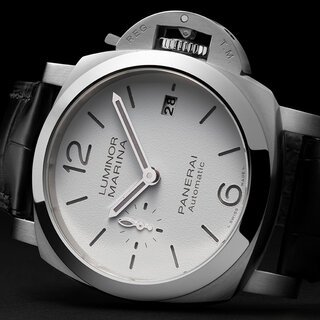 アイコニックなルックスはそのまま、腕載せがいい40ミリ径にダウンサイズ｜PANERAI
