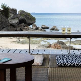 Banta Cafe, Hoshino Resorts: A day-trip facility on Okinawa's coast for an adult-oriented experience | TRAVEL