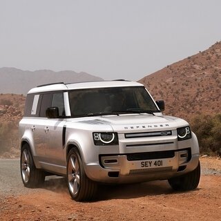 ディフェンダーに8人乗りのニューファミリー「130」登場｜Land Rover