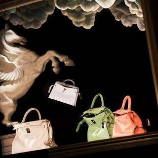Experience Hermès's Playfulness and Lightness at the Hermès Theater "The Workshop of Lightness." World Premiere in Tokyo Midtown | HERMÈS