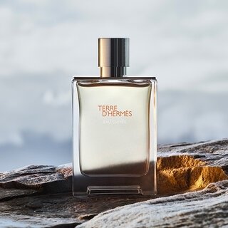 Hermès unveils its new fragrance, "Terre d'Hermès Eau Givrée." A scent embodying vibrant new life | HERMÈS
