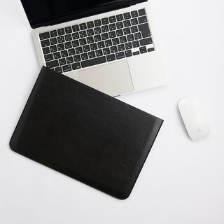 A minimalist sleeve case for the 13-inch MacBook Air (M2) model | Simplism