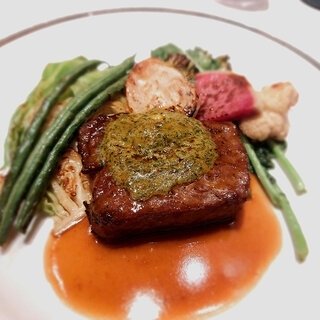 Make your Friday nights just a little more luxurious. The essence of Parisian-style steak, perfected to the extreme at Brasserie Paul Bocuse Ginza | EAT