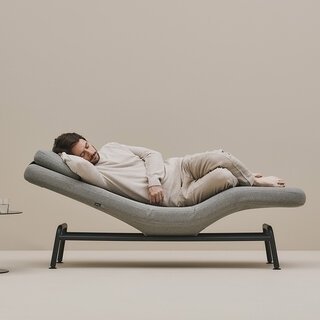 ベンチ、寝椅子、ラウンジチェアと形状が変化。多機能ソファベンチ「BARS」｜&MEDICAL
