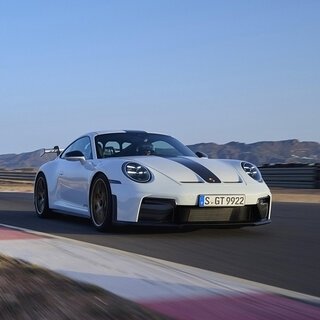 The updated 911 GT3 and 911 GT3 Touring Package arrive in Japan.