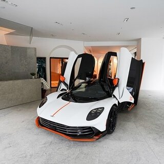 アストンマーティン、最高出力1,079psのハイパーカー ヴァルハラを日本で公開