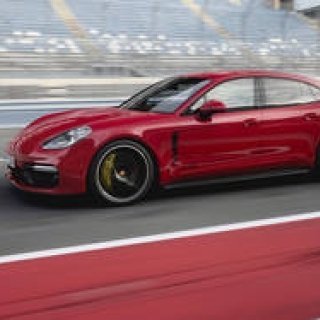 ポルシェ パナメーラにパワフルな新型GTSを追加｜Porsche