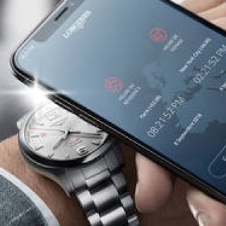 Conquest V.H.P. by Longines: Operating GMT Functions via Smartphone App