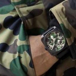 A BATHING APE®×Bell & Ross限定コラボウオッチ｜A BATHING APE®