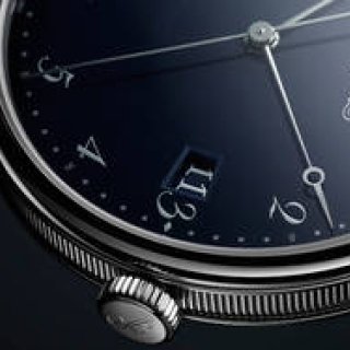 この深みのあるブレゲ・ブルーを、ネオクラシックスタイルへ。「クラシック 5177」｜BREGUET
