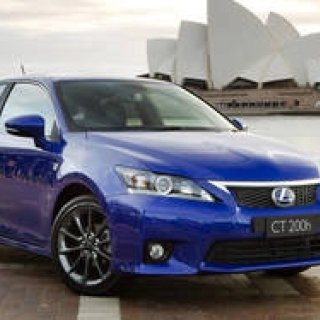 LEXUS CT200h｜レクサス CT200h Fスポーツを採用