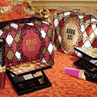 ANNA SUI | A Christmas Collection for Transformative Makeup