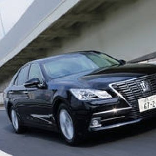 A Japanese Car for Japan: Test Drive of the Toyota Crown | Toyota