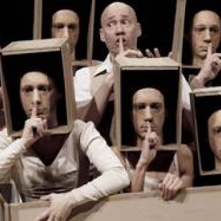 THEATER | The Stage Play "The Unmoving Traveler" by Compagnie Philippe Genty
