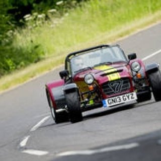 ケータハム セブンにあらたなる頂点 620Rが登場｜Caterham