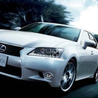 4気筒＋モーターのハイブリッドモデル「GS300h」誕生｜Lexus