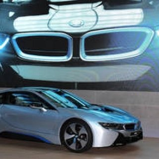 主役はハイブリッドスポーツカー「i8」｜BMW
