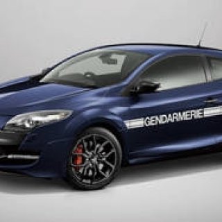 フランス高速道路警備隊をモデルにした限定車｜Renault
