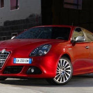  特別な赤をまとうジュリエッタ｜Alfa Romeo