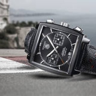 TAG Heuer｜伝統の「モナコ」待望のオールブラックモデル