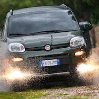 四輪駆動のフィアット「パンダ」を台数限定で導入｜Fiat