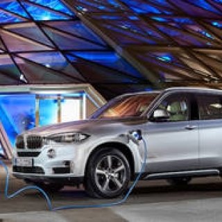 BMW X5にプラグインハイブリッドモデルを追加｜BMW