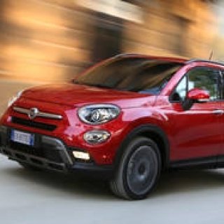 フィアット500のSUV「500X」の日本導入を予告｜Fiat