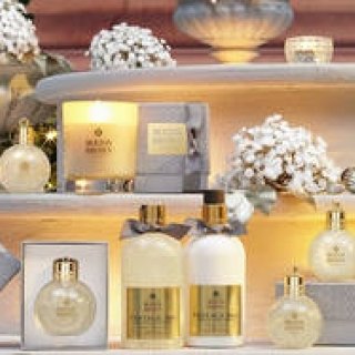 プライベートな空間でシャンパーニュを楽しむ｜MOLTON BROWN