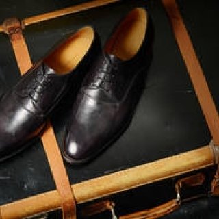 内羽根と外羽根の美しき調和｜JOHN LOBB