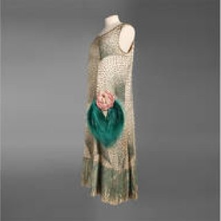 オートクチュールの歴史を辿る、フランス発の人気展覧会が上陸｜ART