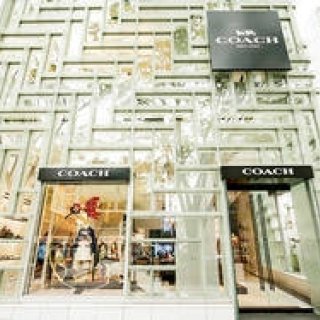 「コーチ表参道」がリニューアルオープン、限定サドルも登場｜COACH