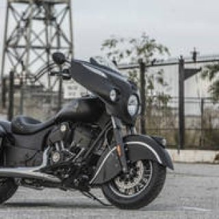 マットブラックペイントをまとう「チーフテン・ダークホース」｜Indian Motorcycle