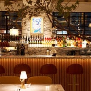 銀座の街灯りがオーディエンス。華やぎ夜景のVIP席はこちらへ｜bills