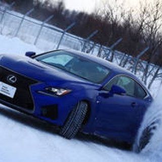 北海道の特設雪上コースに挑むドライビングレッスン｜LEXUS