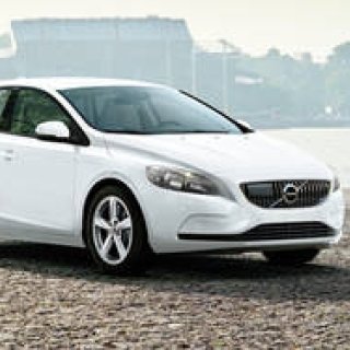 V40に300万円を切るエントリーグレードを追加｜Volvo