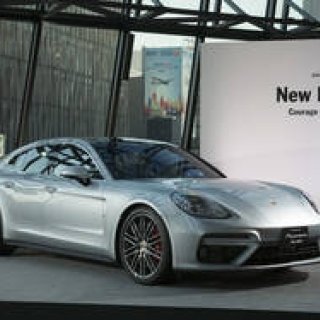 パナメーラ ターボの日本仕様を初披露｜Porsche