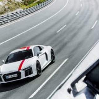 アウディR8に後輪駆動のRWDを追加｜Audi