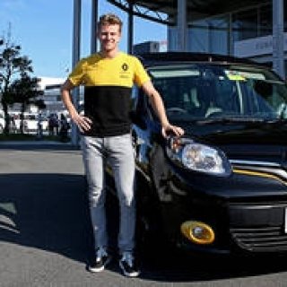 ルノーのF1参戦40周年を記念したカングーの特別仕様車｜Renault