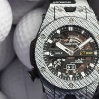 3つのプッシュピースで、ゴルフスコアをスマートにカウントするビッグ・バン｜HUBLOT