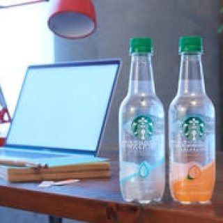 コーヒーチェリー(生豆を含む)由来カフェイン配合の透明スパークリングドリンク｜Starbucks
