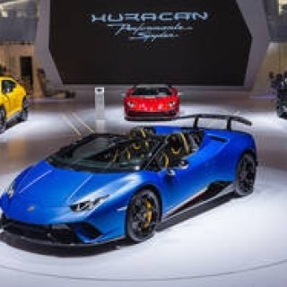 ウラカンの最高峰コンバーチブル「ペルフォルマンテ スパイダー」登場｜Lamborghini