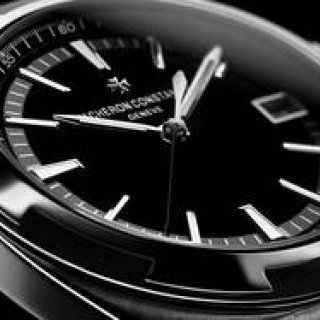 メタリックな輝きに縁どられた、漆黒ダイアルのオーヴァーシーズ｜VACHERON CONSTANTIN